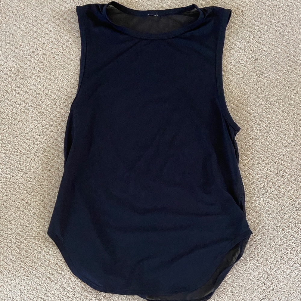 Women's muscle tank size S (?)